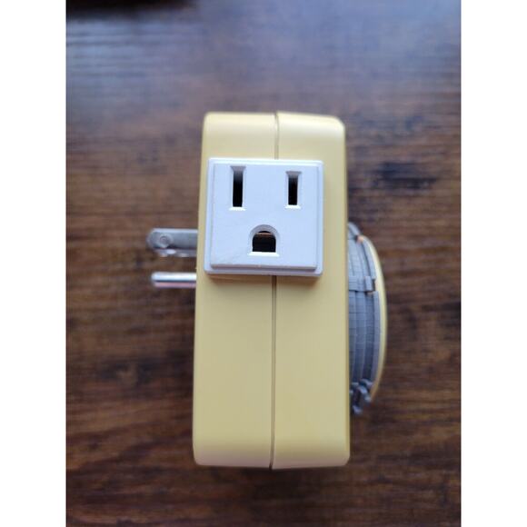 Brinks EZ-DIAL Timer Grounded 1-Outlet Analog Mechanical Indoor 42-1020 - works - Picture 2 of 3